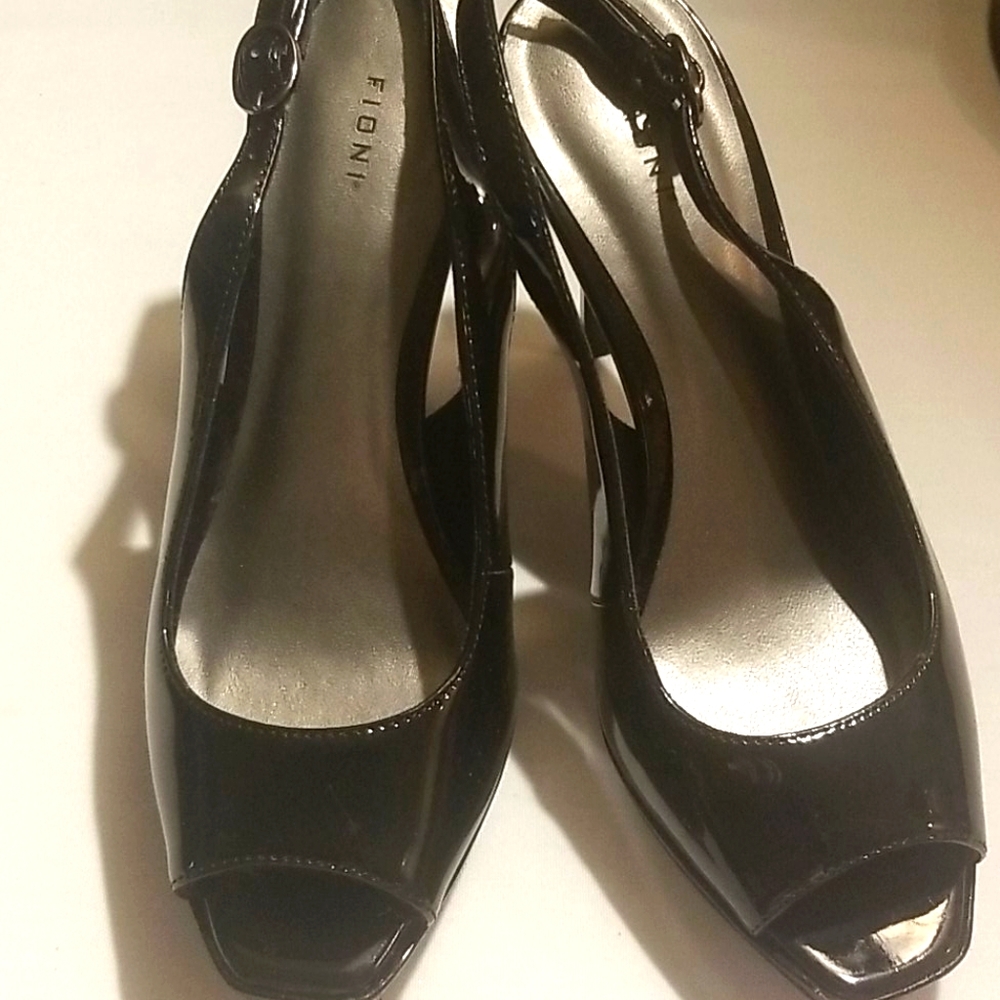 Fioni Sling Black Patent Leather Pumps